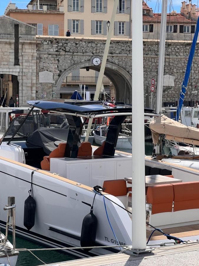 Botel Location